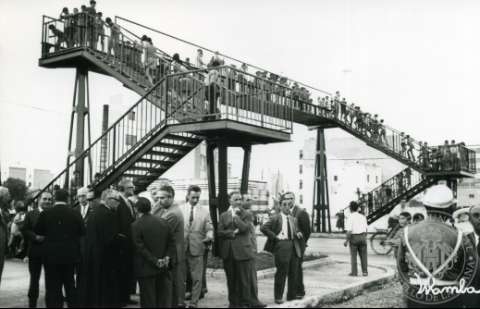 Imagen de [Inauguració d'una passarel·la sobre la carretera N-340]